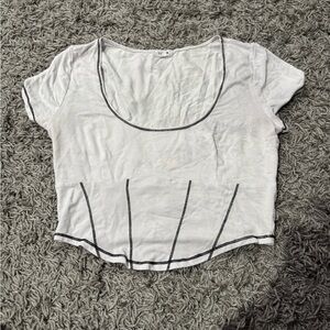 Garage crop top
Size: M Color: White